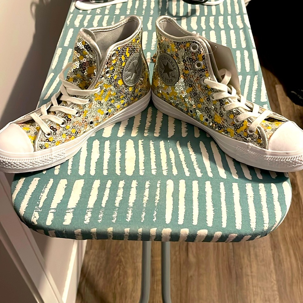 Converse CTAS Hi Glitter Sneaker Size 7 Women Never Worn with Tags! Stylish!